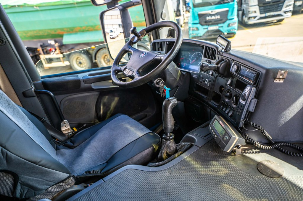 Scania P380 8x4 / 9