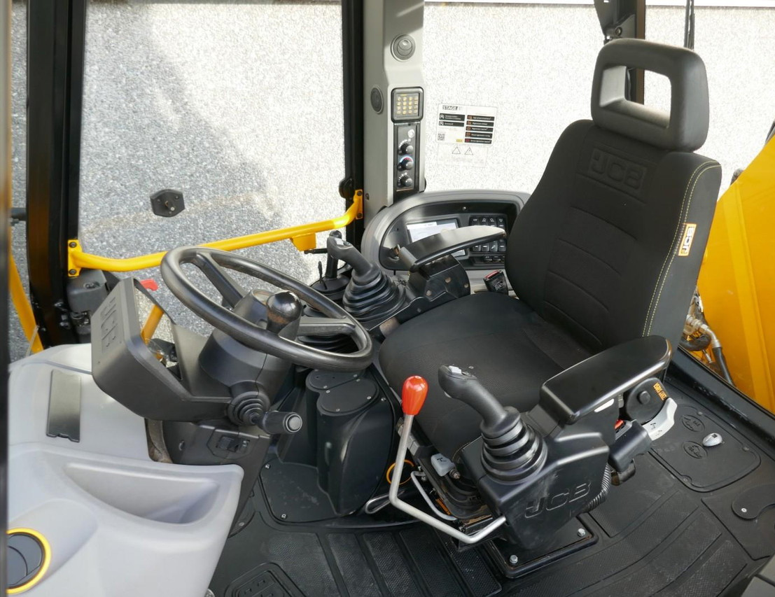 JCB 4CX PRO / 1