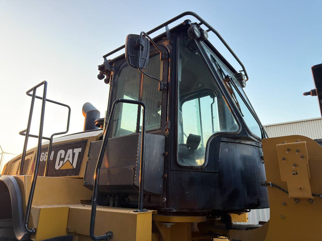 Caterpillar 966M / 1