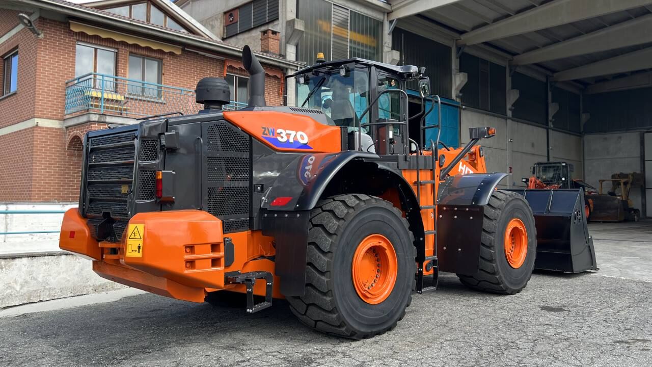 Hitachi ZW370-6 / 7