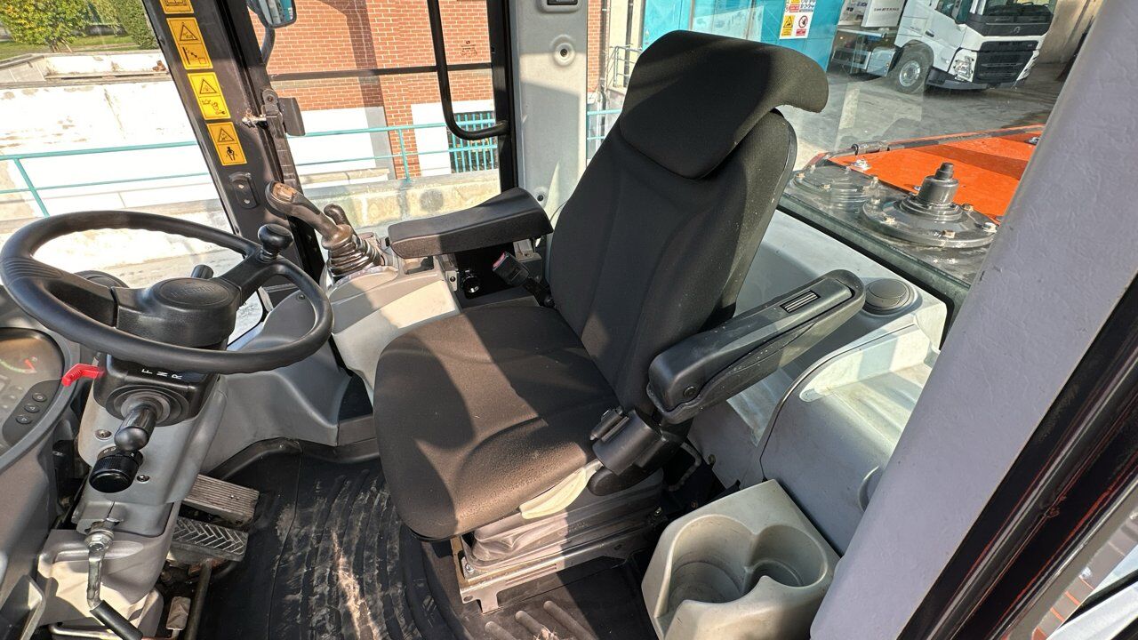 Hitachi ZW180-5B / 7