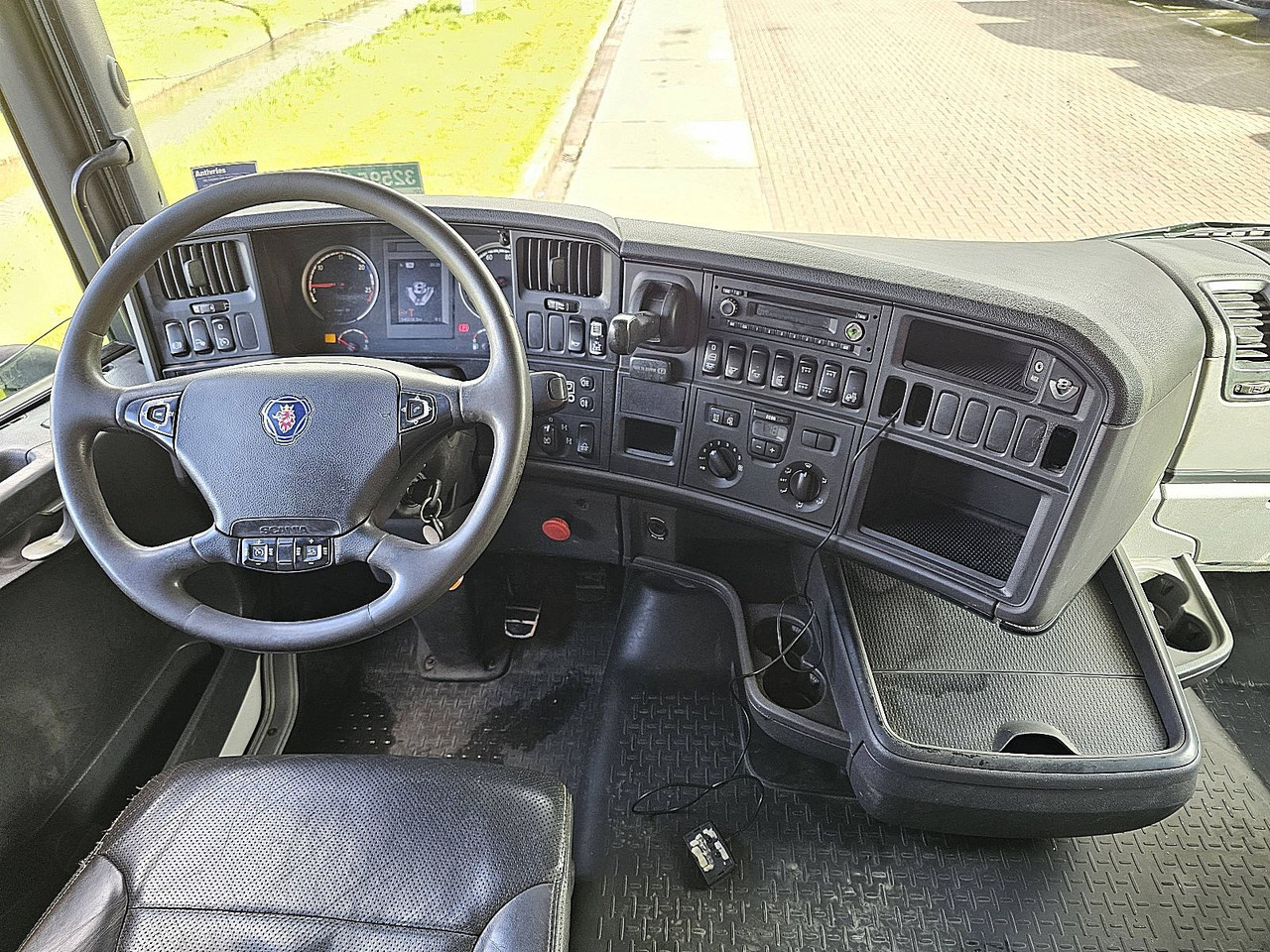 Scania R560 8x4 Retarder / 1