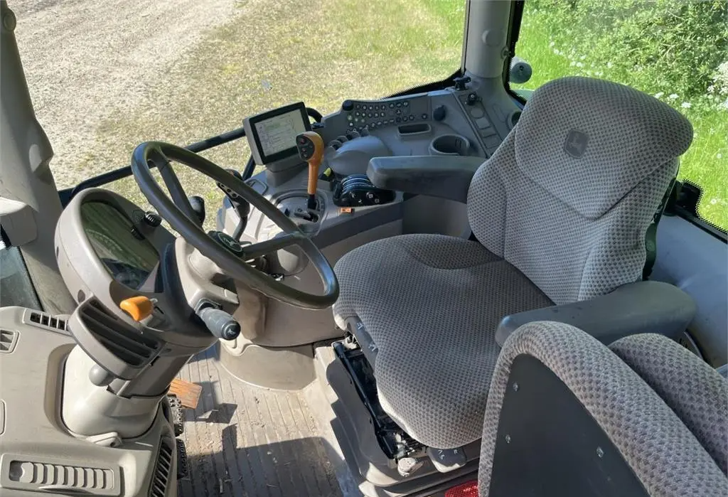 John Deere 6115 R / 16