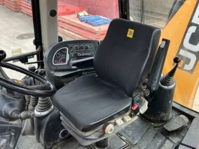 JCB 3 CX / 18