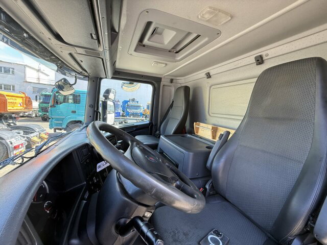 Scania P410 8x4 / 2