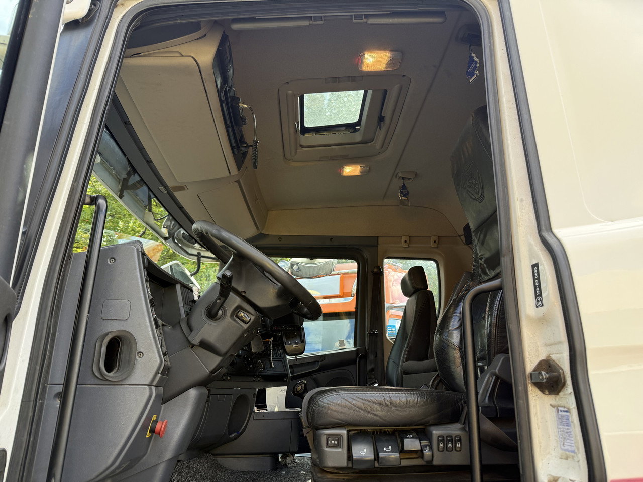 Scania R380 6x24 Kipper mit Kran Hiab 220 / 2