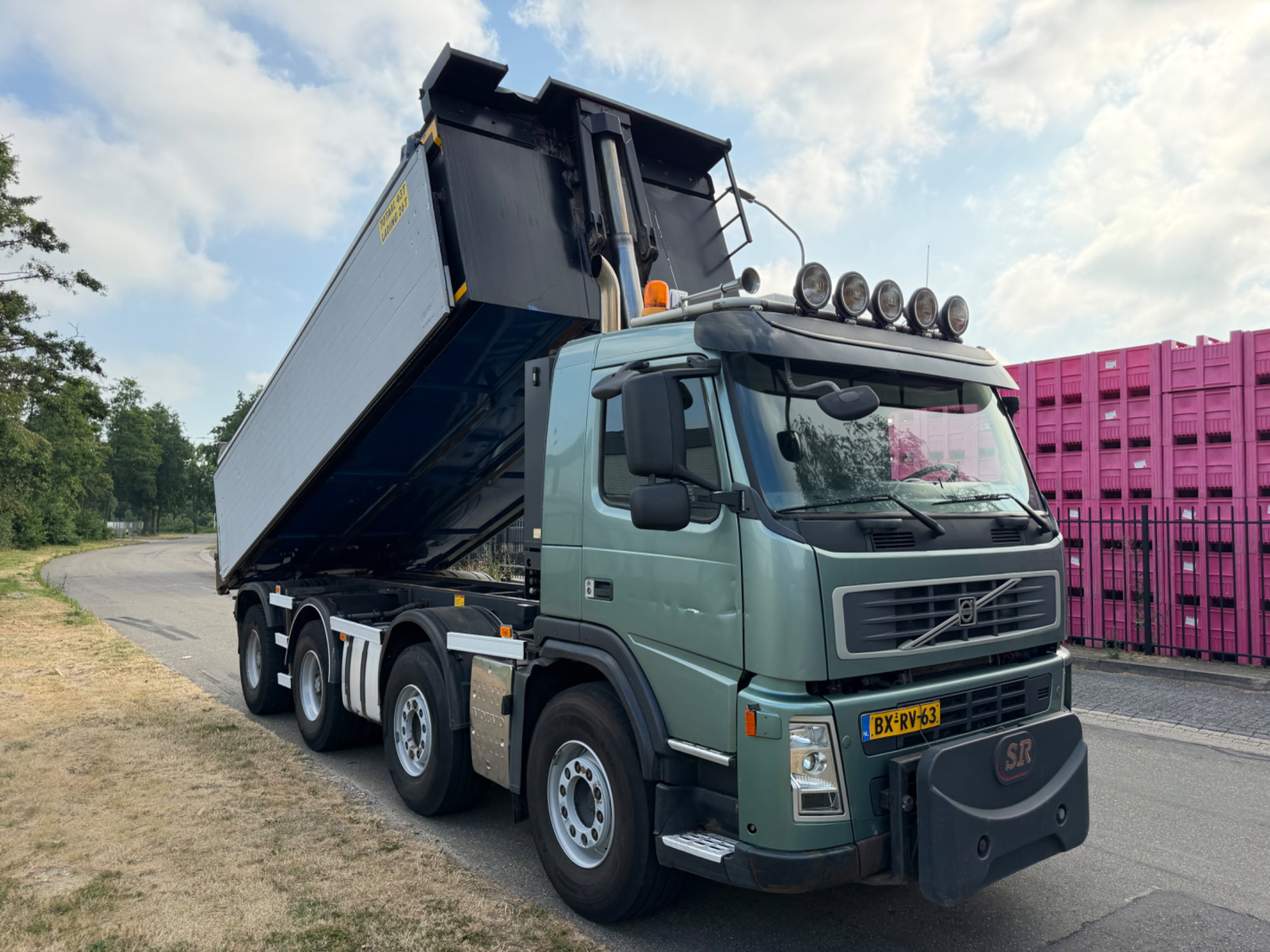 Volvo FM 420 8x4 / 1