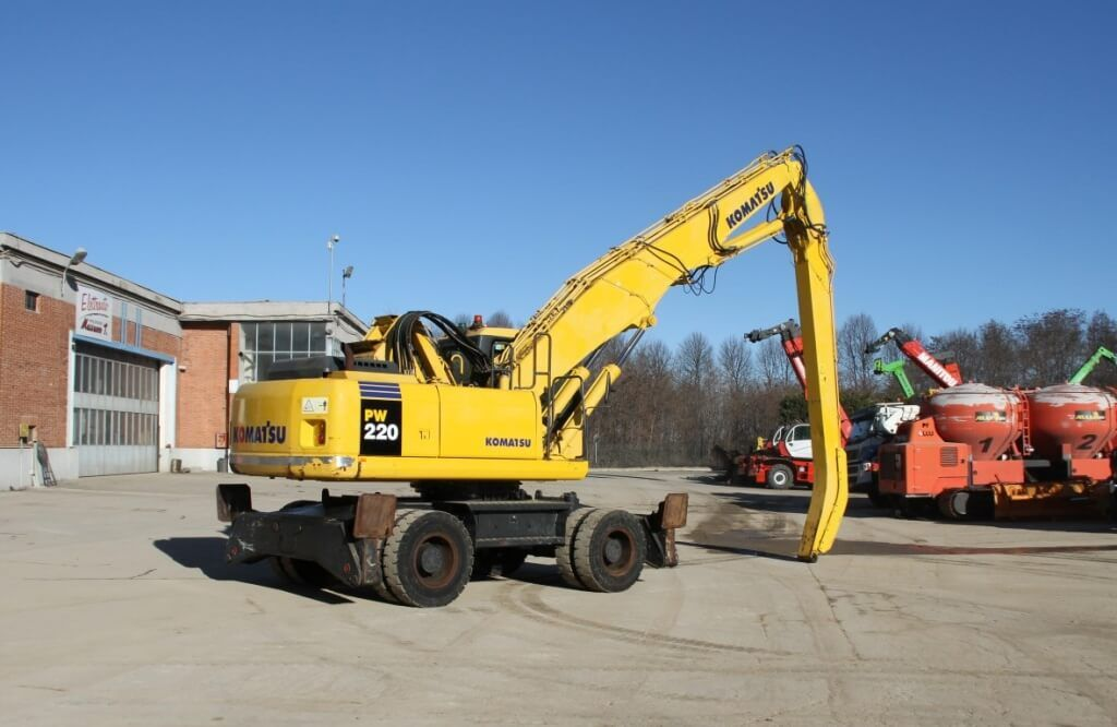 Komatsu PW220-MH / 7