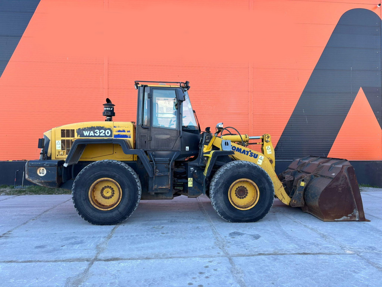 Komatsu WA 320-5 Central Cubrication / Tamtron Scales / 4