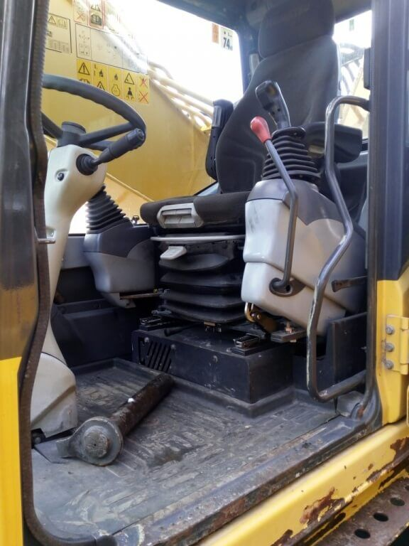 Komatsu PW220-MH / 7