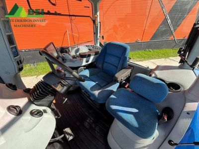 New Holland T8.330 / 4x4 / 4