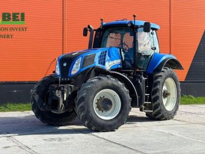 New Holland T8.330 / 4x4 / 4