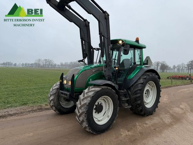 Valtra C110 Trekker met voorlader / 1