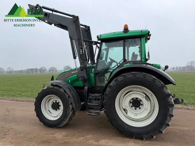Valtra C110 Trekker met voorlader / 1